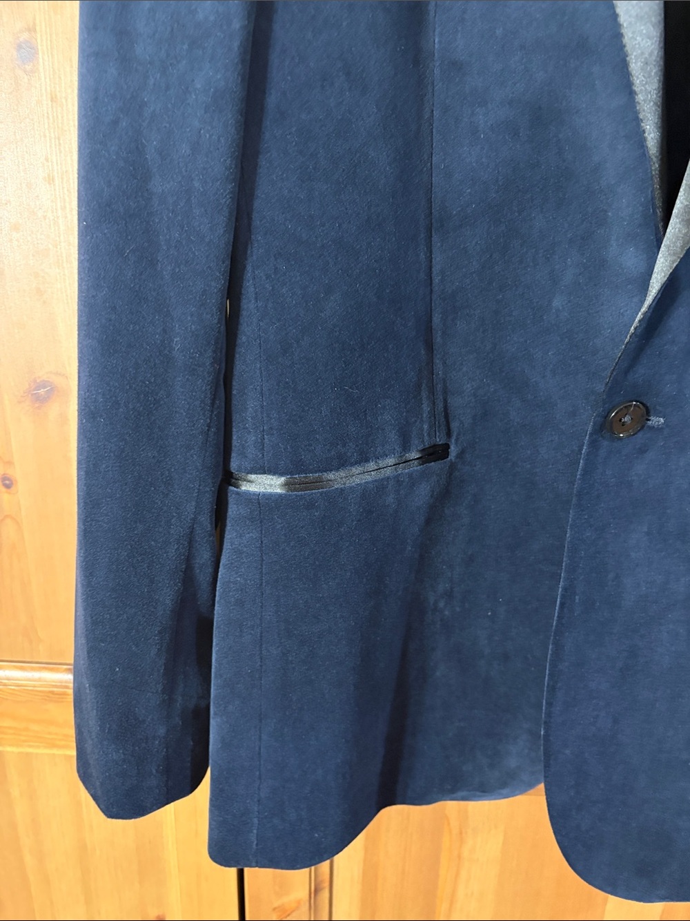 Express Men's Deep Blue Velvet Blazer with Black Satin Lapels - Picture 6 of 9